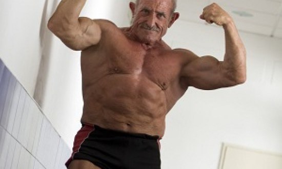 &Sigma;&kappa;&omicron;&tau;ώ&theta;&eta;&kappa;&epsilon; &sigma;&epsilon; &tau;&rho;&omicron;&chi;&alpha;ί&omicron; &omicron; 73&chi;&rho;&omicron;&nu;&omicron;&sigmaf; bodybuilder Manuel Valbuena