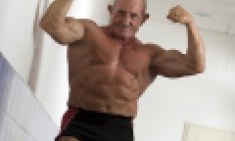 &Sigma;&kappa;&omicron;&tau;ώ&theta;&eta;&kappa;&epsilon; &sigma;&epsilon; &tau;&rho;&omicron;&chi;&alpha;ί&omicron; &omicron; 73&chi;&rho;&omicron;&nu;&omicron;&sigmaf; bodybuilder Manuel Valbuena