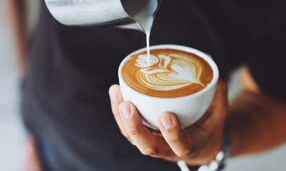 &Gamma;&iota;&alpha;&tau;ί &delta;&epsilon;&nu; &pi;&rho;έ&pi;&epsilon;&iota; &nu;&alpha; &beta;ά&zeta;&omicron;&upsilon;&mu;&epsilon; &gamma;ά&lambda;&alpha; &sigma;&tau;&omicron;&nu; &kappa;&alpha;&phi;έ &mu;&alpha;&sigmaf;