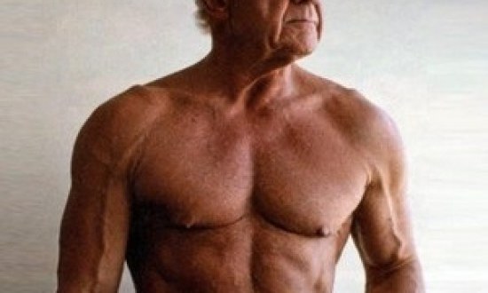 Απίστευτος παππούς με σώμα... 20άρη!