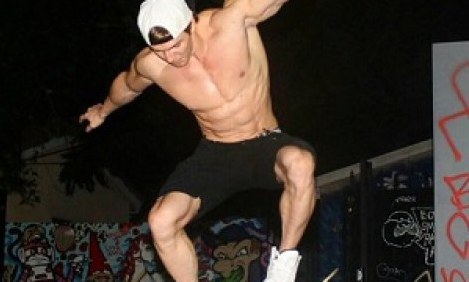 &Kappa;ά&psi;&epsilon; &tau;&alpha; &kappa;&iota;&lambda;ά &mu;&epsilon; skateboard