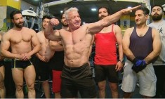 &Omicron; &pi;&alpha;&lambda;&iota;ό&sigmaf; &epsilon;ί&nu;&alpha;&iota; &alpha;&lambda;&lambda;&iota;ώ&sigmaf;: 62&chi;&rho;&omicron;&nu;&omicron;&sigmaf; bodybuilder &kappa;&alpha;&tau;έ&chi;&epsilon;&iota; &rho;&epsilon;&kappa;ό&rho; &mu;&epsilon; 54 &chi;&rho;&upsilon;&sigma;ά &mu;&epsilon;&tau;ά&lambda;&lambda;&iota;&alpha; &kappa;&alpha;&iota; &sigma;&upsilon;&nu;&epsilon;&chi;ί&zeta;&epsilon;&iota;