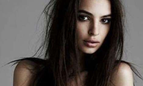 &Eta; Emily Ratajkowski &omicron;&lambda;ό&gamma;&upsilon;&mu;&nu;&eta; &kappa;&alpha;&iota; &pi;&rho;&omicron;&kappa;&lambda;&eta;&tau;&iota;&kappa;ή &alpha;&nu;&epsilon;&beta;ά&zeta;&epsilon;&iota; &tau;&eta; &theta;&epsilon;&rho;&mu;&omicron;&kappa;&rho;&alpha;&sigma;ί&alpha;!