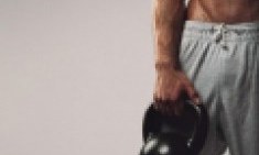 &Delta;&upsilon;&omicron; must &alpha;&sigma;&kappa;ή&sigma;&epsilon;&iota;&sigmaf; &mu;&epsilon; kettlebell &gamma;&iota;&alpha; &kappa;ά&theta;&epsilon; ά&nu;&delta;&rho;&alpha;