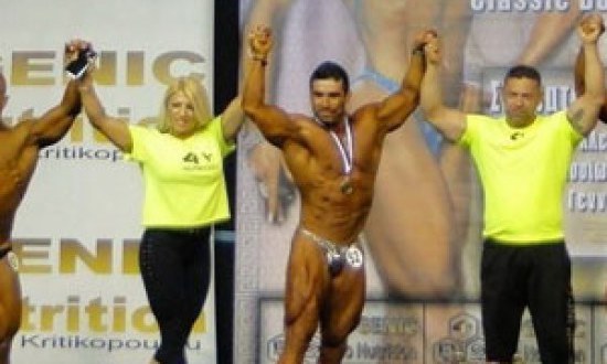 M&epsilon; &Gamma;&epsilon;&nu;&iota;&kappa;ό &nu;&iota;&kappa;&eta;&tau;ή &tau;&omicron;&nu; &Chi;&rho;&upsilon;&sigma;&omicron;&beta;&alpha;&lambda;ά&nu;&tau;&eta; &Nu;&tau;ό&kappa;&omicron; έ&lambda;&eta;&xi;&epsilon; &tau;&omicron; 27&omicron; &Pi;&alpha;&nu;&epsilon;&lambda;&lambda;ή&nu;&iota;&omicron; IFBB-&Epsilon;&Omicron;&Sigma;&Delta; 2014