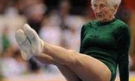 Super &gamma;&iota;&alpha;&gamma;&iota;ά &kappa;ά&nu;&epsilon;&iota; &epsilon;&nu;ό&rho;&gamma;&alpha;&nu;&eta; &gamma;&upsilon;&mu;&nu;&alpha;&sigma;&tau;&iota;&kappa;ή! (VIDEO)