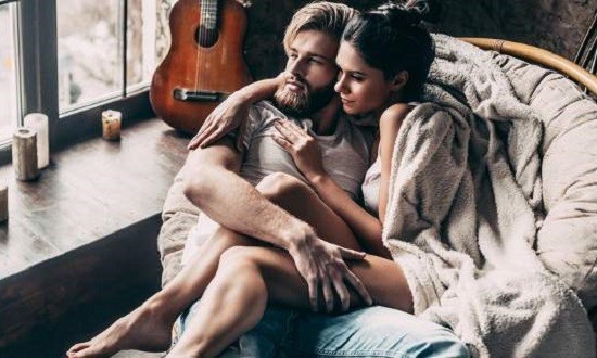 &Eta; &alpha;&pi;&iota;&sigma;&tau;ί&alpha; έ&chi;&epsilon;&iota; &eta;&lambda;&iota;&kappa;ί&alpha; - &Pi;ό&tau;&epsilon; &alpha;&pi;&alpha;&tau;&omicron;ύ&nu; ά&nu;&tau;&rho;&epsilon;&sigmaf; &kappa;&alpha;&iota; &pi;ό&tau;&epsilon; &gamma;&upsilon;&nu;&alpha;ί&kappa;&epsilon;&sigmaf;