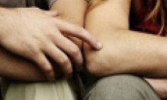 &Upsilon;&pi;ά&rho;&chi;&epsilon;&iota; &phi;&iota;&lambda;ί&alpha; &mu;&epsilon;&tau;&alpha;&xi;ύ &Alpha;&nu;&delta;&rho;ώ&nu; &kappa;&alpha;&iota; &Gamma;&upsilon;&nu;&alpha;&iota;&kappa;ώ&nu;;