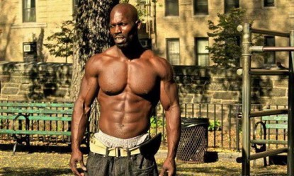 Ghetto workout: &Gamma;&iota;&alpha;&tau;ί &epsilon;ί&nu;&alpha;&iota; &tau;ό&sigma;&omicron; &delta;&iota;&alpha;&delta;&epsilon;&delta;&omicron;&mu;έ&nu;&eta; &eta; &gamma;&upsilon;&mu;&nu;&alpha;&sigma;&tau;&iota;&kappa;ή &sigma;&tau;&omicron;&nu; &delta;&rho;ό&mu;&omicron;