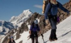 &Alpha;&pi;ί&sigma;&tau;&epsilon;&upsilon;&tau;&eta; &tau;&rho;&alpha;&gamma;&omega;&delta;ί&alpha;: B&rho;έ&theta;&eta;&kappa;&alpha;&nu; &nu;&epsilon;&kappa;&rho;&omicron;ί &delta;&epsilon;&kappa;ά&delta;&epsilon;&sigmaf; &omicron;&rho;&epsilon;&iota;&beta;ά&tau;&epsilon;&sigmaf;!