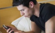 &Kappa;&iota;&nu;&eta;&tau;ό &delta;ί&pi;&lambda;&alpha; &sigma;&tau;&omicron; &kappa;&rho;&epsilon;&beta;ά&tau;&iota; &tau;&omicron; &beta;&rho;ά&delta;&upsilon;: &Epsilon;&pi;&iota;&tau;&rho;έ&pi;&epsilon;&tau;&alpha;&iota; &tau;&epsilon;&lambda;&iota;&kappa;ά ή ό&chi;&iota;;