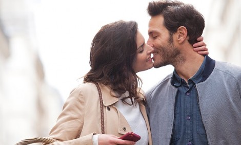 &Pi;ό&sigma;&omicron;&iota; ά&nu;&delta;&rho;&epsilon;&sigmaf; &theta;&epsilon;&omega;&rho;&omicron;ύ&nu; &tau;&omicron; &phi;&iota;&lambda;ί &alpha;&pi;&iota;&sigma;&tau;ί&alpha;;