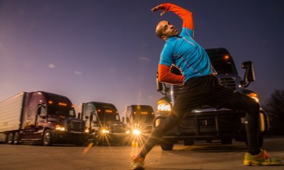 4 Minute Fit: Έ&nu;&alpha; &pi;&rho;ό&gamma;&rho;&alpha;&mu;&mu;&alpha; &pi;&rho;&omicron;&pi;ό&nu;&eta;&sigma;&eta;&sigmaf;-&epsilon;&xi;&pi;&rho;έ&sigmaf; &pi;&omicron;&upsilon; &delta;&iota;&alpha;&rho;&kappa;&epsilon;ί &mu;ό&nu;&omicron; 4 &lambda;&epsilon;&pi;&tau;ά!