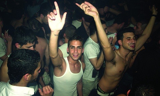 &laquo;ChemSex&raquo;: &Tau;&omicron; &sigma;&epsilon;&xi; &mu;&epsilon;&tau;&alpha;&xi;ύ &alpha;&nu;&tau;&rho;ώ&nu; &upsilon;&pi;ό &tau;&eta;&nu; &epsilon;&pi;ή&rho;&epsilon;&iota;&alpha; &omicron;&upsilon;&sigma;&iota;ώ&nu;