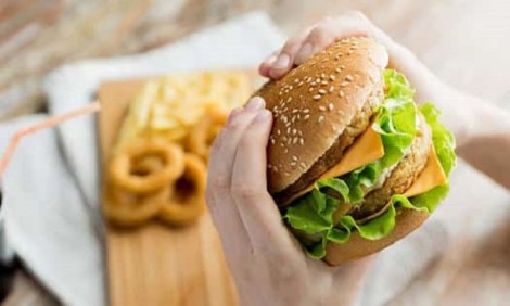 Είναι θρεπτικό τελικά το fast food;