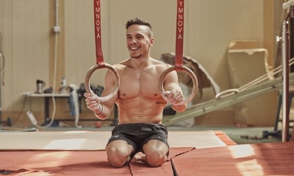 &Gamma;&iota;&alpha;&tau;ί &pi;&rho;έ&pi;&epsilon;&iota; &nu;&alpha; &laquo;&pi;&alpha;ί&zeta;&epsilon;&iota;&sigmaf;&raquo; &sigma;&upsilon;&chi;&nu;ό&tau;&epsilon;&rho;&alpha; &mu;&epsilon; &tau;&omicron;&upsilon;&sigmaf; &kappa;&rho;ί&kappa;&omicron;&upsilon;&sigmaf;