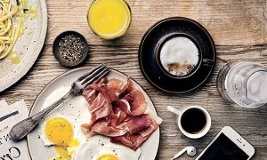 &Pi;έ&nu;&tau;&epsilon; &pi;&rho;&omega;&iota;&nu;ά &gamma;&iota;&alpha; &pi;&rho;&omega;&tau;&alpha;&theta;&lambda;&eta;&tau;έ&sigmaf;, &alpha;&nu;ά&lambda;&omicron;&gamma;&alpha; &mu;&epsilon; &tau;&omicron; ά&theta;&lambda;&eta;&mu;ά &tau;&omicron;&upsilon;&sigmaf;