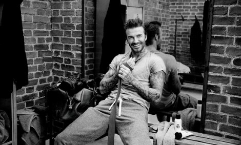 &Sigma;&tau;&eta;&nu; &pi;&alpha;&rho;&alpha;&lambda;ί&alpha; &nu;&tau;ύ&sigma;&omicron;&upsilon; ό&pi;&omega;&sigmaf; &omicron; David Beckham