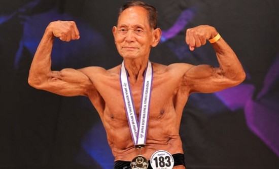 Toshisuke Kanazawa, 90&chi;&rho;&omicron;&nu;&omicron;&sigmaf; &theta;&rho;ύ&lambda;&omicron;&sigmaf; &tau;&omicron;&upsilon; bodybuilding: &laquo;&Sigma;&tau;&alpha;&mu;ά&tau;&eta;&sigma;&alpha; &nu;&alpha; &tau;&rho;ώ&omega; &kappa;&rho;έ&alpha;&sigmaf; &kappa;&alpha;&iota; &psi;ά&rho;&iota; &epsilon;&delta;ώ &kappa;&alpha;&iota; &delta;&epsilon;&kappa;&alpha;&epsilon;&tau;ί&epsilon;&sigmaf;&raquo;