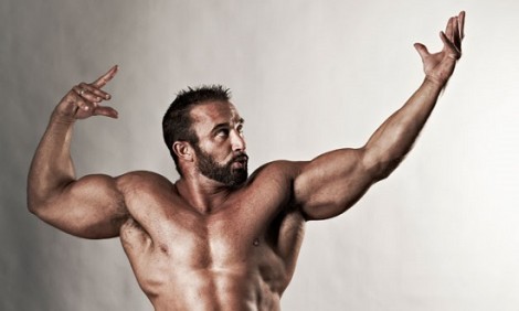 &Tau;&iota; &pi;&rho;έ&pi;&epsilon;&iota; &nu;&alpha; &gamma;&nu;&omega;&rho;ί&zeta;&epsilon;&iota; έ&nu;&alpha;&sigmaf; bodybuilder &pi;&rho;&iota;&nu; &tau;&eta;&nu; &sigma;&kappa;&eta;&nu;ή