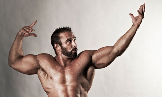 &Tau;&iota; &pi;&rho;έ&pi;&epsilon;&iota; &nu;&alpha; &gamma;&nu;&omega;&rho;ί&zeta;&epsilon;&iota; έ&nu;&alpha;&sigmaf; bodybuilder &pi;&rho;&iota;&nu; &tau;&eta;&nu; &sigma;&kappa;&eta;&nu;ή
