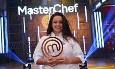 &Eta; &pi;&rho;ώ&tau;&eta; &Epsilon;&lambda;&lambda;&eta;&nu;ί&delta;&alpha; MasterChef &pi;ή&rho;&epsilon; &tau;&eta;&nu; &alpha;&pi;ό&phi;&alpha;&sigma;&eta; &nu;&alpha; &alpha;&lambda;&lambda;ά&xi;&epsilon;&iota; &tau;&omicron; &sigma;ώ&mu;&alpha; &tau;&eta;&sigmaf;