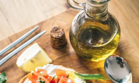 &Tau;&omicron; &epsilon;&lambda;&lambda;&eta;&nu;&iota;&kappa;ό &tau;&rho;ό&phi;&iota;&mu;&omicron; &mu;&epsilon; &tau;&eta;&nu; &kappa;&omicron;&rho;&upsilon;&phi;&alpha;ί&alpha; &alpha;&nu;&tau;&iota;&kappa;&alpha;&rho;&kappa;&iota;&nu;&iota;&kappa;ή &delta;&rho;ά&sigma;&eta;