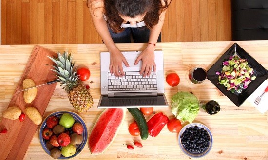 &Tau;&iota; &pi;&rho;έ&pi;&epsilon;&iota; &nu;&alpha; &pi;&epsilon;&rho;&iota;&lambda;&alpha;&mu;&beta;ά&nu;&epsilon;&iota; &eta; &delta;&iota;&alpha;&tau;&rho;&omicron;&phi;ή &tau;&omega;&nu; &phi;&omicron;&iota;&tau;&eta;&tau;ώ&nu;;