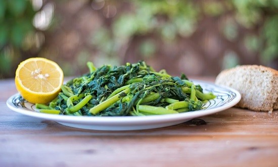 &Tau;&alpha; &chi;ό&rho;&tau;&alpha; &sigma;&tau;&eta;&nu; &epsilon;&lambda;&lambda;&eta;&nu;&iota;&kappa;ή &delta;&iota;&alpha;&tau;&rho;&omicron;&phi;ή &alpha;&pi;ό &tau;&eta;&nu; &alpha;&rho;&chi;&alpha;&iota;ό&tau;&eta;&tau;&alpha; έ&omega;&sigmaf; &sigma;ή&mu;&epsilon;&rho;&alpha;