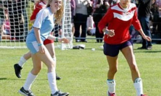 Όταν οι σελέμπριτι παίζουν μπάλα (videos+photos)