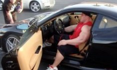 &Pi;&omicron;&tau;έ &mu;&eta;&nu; &pi;&epsilon;&iota;&rho;ά&xi;&epsilon;&iota;&sigmaf; &tau;&omicron; &alpha;&mu;ά&xi;&iota; &epsilon;&nu;ό&sigmaf; bodybuilder! (video)