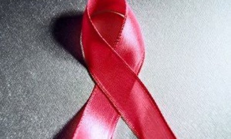 &Alpha;&theta;&lambda;&eta;&tau;έ&sigmaf; &mu;&epsilon; AIDS &alpha;&gamma;&omega;&nu;ί&zeta;&omicron;&nu;&tau;&alpha;&iota; &epsilon;&nu;ά&nu;&tau;&iota;&alpha; &sigma;&tau;&eta;&nu; &alpha;&sigma;&theta;έ&nu;&epsilon;&iota;&alpha; &kappa;&alpha;&iota; &tau;&eta;&nu; &pi;&rho;&omicron;&kappa;&alpha;&tau;ά&lambda;&eta;&psi;&eta;