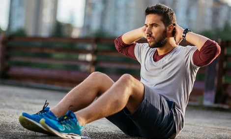 Τα δύο λάθη που κάνουμε στους κλασικούς κοιλιακούς