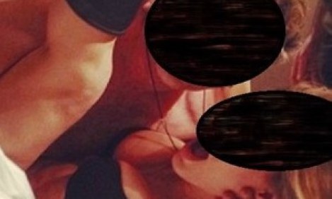 &Pi;&omicron;&iota;&omicron;&upsilon;&sigmaf; &eta;&theta;&omicron;&pi;&omicron;&iota;&omicron;ύ&sigmaf; "&tau;&sigma;ά&kappa;&omega;&sigma;&alpha;&nu;" &sigma;&tau;&omicron; &kappa;&rho;&epsilon;&beta;ά&tau;&iota; &sigma;&epsilon; &kappa;&alpha;&upsilon;&tau;ή &sigma;&tau;ά&sigma;&eta;; (&Phi;&Omega;&Tau;&Omicron;)