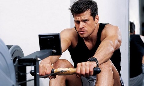 Πώς τραβώντας κουπί θα χτίσεις μύες, καρδιά και πνευμόνια