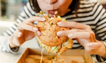 &Epsilon;&xi;&alpha;&pi;&lambda;ώ&nu;&epsilon;&tau;&alpha;&iota; &omicron; &kappa;&omicron;&rho;&omega;&nu;&omicron;ϊό&sigmaf; &mu;έ&sigma;&omega; &tau;&omicron;&upsilon; &phi;&alpha;&gamma;&eta;&tau;&omicron;ύ;