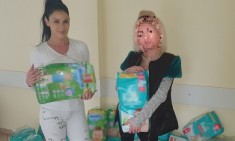 SugarBabes Magazine: &Eta; &upsilon;&pi;ό&sigma;&chi;&epsilon;&sigma;&eta; &tau;&eta;&sigmaf; Ί&nu;&nu;&alpha;&sigmaf; &gamma;&iota;&alpha; &delta;&omega;&rho;&epsilon;έ&sigmaf; &alpha;&pi;ό &tau;&alpha; έ&sigma;&omicron;&delta;&alpha; &tau;&omicron;&upsilon; &pi;&epsilon;&rho;&iota;&omicron;&delta;&iota;&kappa;&omicron;ύ &tau;&eta;&sigmaf; έ&gamma;&iota;&nu;&epsilon; &kappa;&alpha;&iota; &pi;ά&lambda;&iota; &pi;&rho;ά&xi;&eta;!