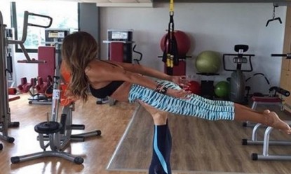 Έ&tau;&sigma;&iota; &kappa;&rho;&alpha;&tau;&iota;έ&tau;&alpha;&iota; &sigma;&epsilon; &phi;ό&rho;&mu;&alpha; &gamma;&nu;&omega;&sigma;&tau;ή &Epsilon;&lambda;&lambda;&eta;&nu;ί&delta;&alpha; &pi;&alpha;&rho;&omicron;&upsilon;&sigma;&iota;ά&sigma;&tau;&rho;&iota;&alpha; (photos)