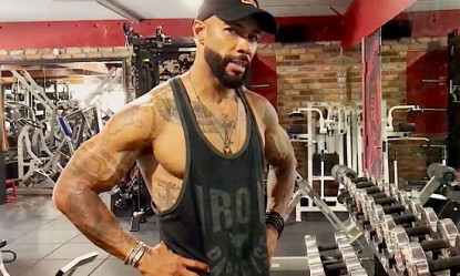 Έ&nu;&alpha;&sigmaf; &gamma;&nu;&omega;&sigma;&tau;ό&sigmaf; &eta;&theta;&omicron;&pi;&omicron;&iota;ό&sigmaf; &kappa;&alpha;&iota; &rho;ά&pi;&epsilon;&rho; &mu;&alpha;&sigmaf; &delta;&epsilon;ί&chi;&nu;&epsilon;&iota; &pi;&omega;&sigmaf; &gamma;&upsilon;&mu;&nu;ά&zeta;&epsilon;&tau;&alpha;&iota;!