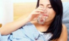 &Gamma;&iota;&alpha;&tau;ί &pi;&rho;έ&pi;&epsilon;&iota; &nu;&alpha; &pi;ί&nu;&epsilon;&tau;&epsilon; &nu;&epsilon;&rho;ό &kappa;ά&theta;&epsilon; &pi;&rho;&omega;ί &mu;&epsilon; ά&delta;&epsilon;&iota;&omicron; &sigma;&tau;&omicron;&mu;ά&chi;&iota;