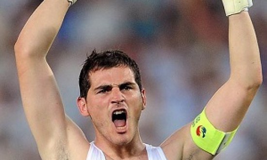 H &pi;&rho;&omicron;&pi;ό&nu;&eta;&sigma;&eta; &kappa;&alpha;&iota; &omicron;&iota; &sigma;&upsilon;&mu;&beta;&omicron;&upsilon;&lambda;έ&sigmaf; &delta;&iota;&alpha;&tau;&rho;&omicron;&phi;ή&sigmaf; &tau;&omicron;&upsilon; Iker Casillas