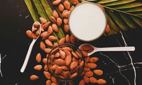 8 &tau;&rho;&omicron;&phi;έ&sigmaf; &mu;&epsilon; &pi;&epsilon;&rho;&iota;&sigma;&sigma;ό&tau;&epsilon;&rho;&omicron; &alpha;&sigma;&beta;έ&sigma;&tau;&iota;&omicron; &alpha;&pi;ό έ&nu;&alpha; &pi;&omicron;&tau;ή&rho;&iota; &gamma;ά&lambda;&alpha;