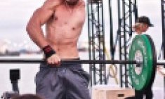 &Alpha;&theta;&lambda;&eta;&tau;ή&sigmaf; &tau;&omicron;&upsilon; bodybuilding &mu;&epsilon; έ&nu;&alpha; &chi;έ&rho;&iota;! (video)
