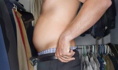 &Gamma;&iota;&alpha;&tau;ί &omicron;&iota; &gamma;&upsilon;&nu;&alpha;ί&kappa;&epsilon;&sigmaf; &pi;&rho;&omicron;&tau;&iota;&mu;&omicron;ύ&nu; &tau;&omicron;&upsilon;&sigmaf; &kappa;&omicron;&nu;&tau;&omicron;ύ&sigmaf; &kappa;&alpha;&iota; &mu;&epsilon; &kappa;&omicron;&iota;&lambda;ί&tau;&sigma;&alpha;