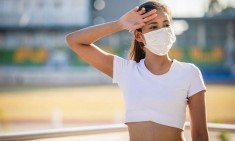 Maskne: &Beta;&gamma;ά&zeta;&epsilon;&iota;&sigmaf; &sigma;&pi;&upsilon;&rho;ά&kappa;&iota;&alpha; &mu;&epsilon; &tau;&eta; &mu;ά&sigma;&kappa;&alpha;;