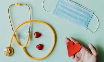 &Pi;ώ&sigmaf; &epsilon;&pi;&iota;&delta;&rho;ά &omicron; &kappa;&omicron;&rho;&omega;&nu;&omicron;ϊό&sigmaf; &sigma;&tau;&eta;&nu; &kappa;&alpha;&rho;&delta;&iota;ά &mu;&alpha;&sigmaf;;