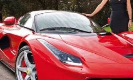 Ποια διάσημη καλλιτέχνης απέκτησε LaFerrari των 963 (!!) ίππων με 1,2 εκατ. ευρώ; (ΦΩΤΟ)