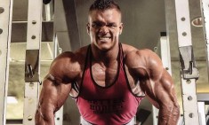 &Pi;έ&theta;&alpha;&nu;&epsilon; &sigma;&epsilon; &eta;&lambda;&iota;&kappa;ί&alpha; 26 &epsilon;&tau;ώ&nu; &omicron; &delta;&iota;ά&sigma;&eta;&mu;&omicron;&sigmaf; bodybuilder Dallas McCarver