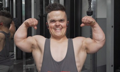 &Omicron;&nbsp;&nu;ά&nu;&omicron;&sigmaf; bodybuilder &pi;&omicron;&upsilon; &xi;&epsilon;&pi;&epsilon;&rho;&nu;ά &kappa;ά&theta;&epsilon; &delta;&upsilon;&sigma;&kappa;&omicron;&lambda;ί&alpha; &kappa;&alpha;&iota; &kappa;&upsilon;&nu;&eta;&gamma;ά &tau;&omicron;&nu; &sigma;&tau;ό&chi;&omicron; &tau;&omicron;&upsilon;!