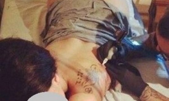 &Pi;&omicron;&iota;&alpha; &tau;&rho;&alpha;&gamma;&omicron;&upsilon;&delta;ί&sigma;&tau;&rho;&iota;&alpha; έ&kappa;&alpha;&nu;&epsilon; &tau;&alpha;&tau;&omicron;&upsilon;ά&zeta; &omicron;&lambda;ό&gamma;&upsilon;&mu;&nu;&eta;;